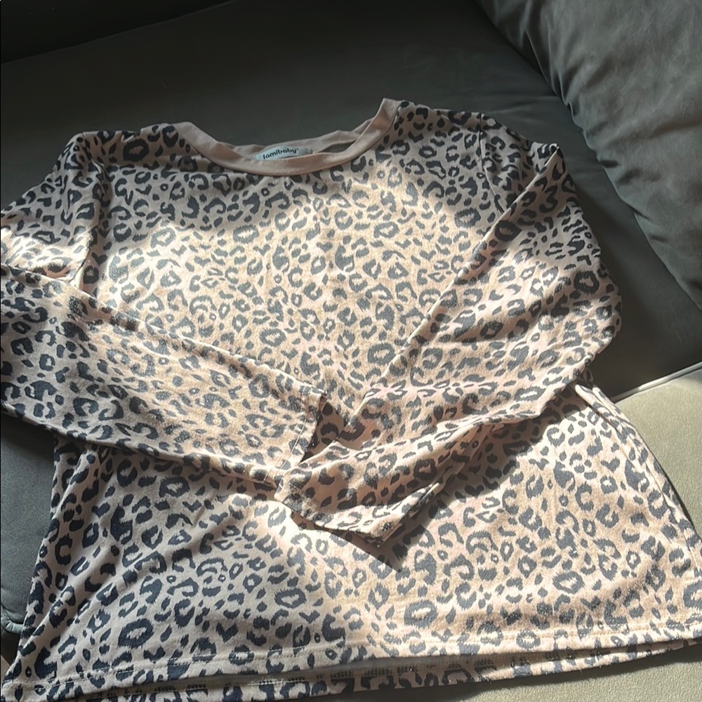 Tan and Black Boxy Long Sleeve Sweatshirt